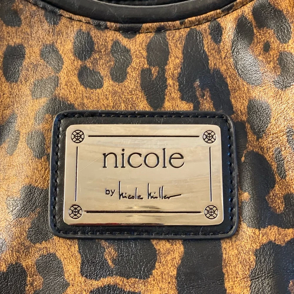 Nicole Miller Large women’s shoulder bags great condition, 16 by 10 inches clean - Picture 3 of 7